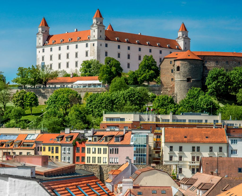 Dịch vụ chuyển phát nhanh từ Slovakia về Việt Nam uy tín, đảm bảo